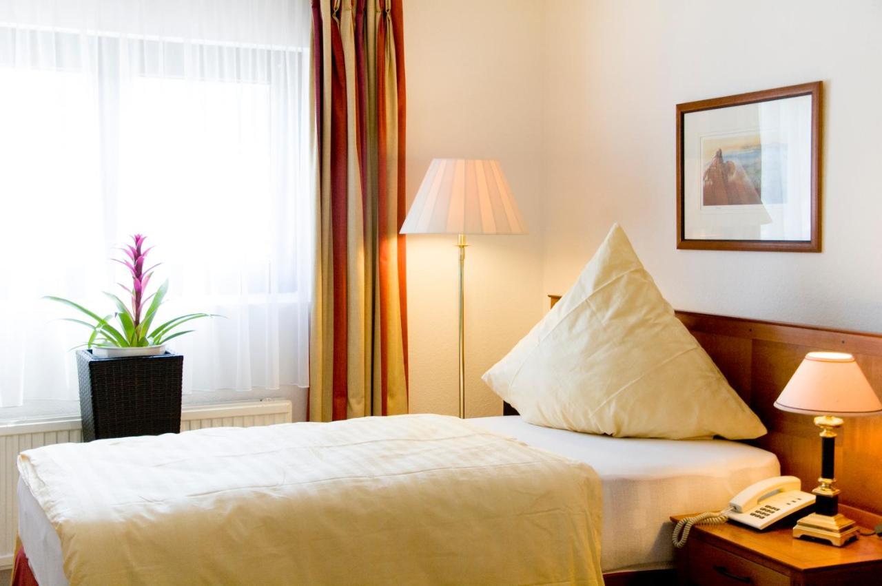 Hotel Koelner Hof Refrath Бергиш-Гладбах Экстерьер фото